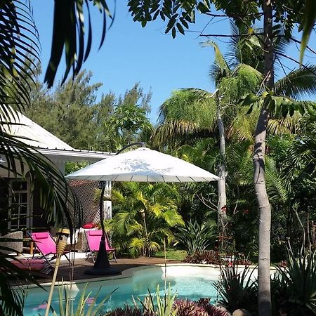 לה סאלין לה ביינס Maison Meublee Avec Piscine Pres Du Lagon מראה חיצוני תמונה