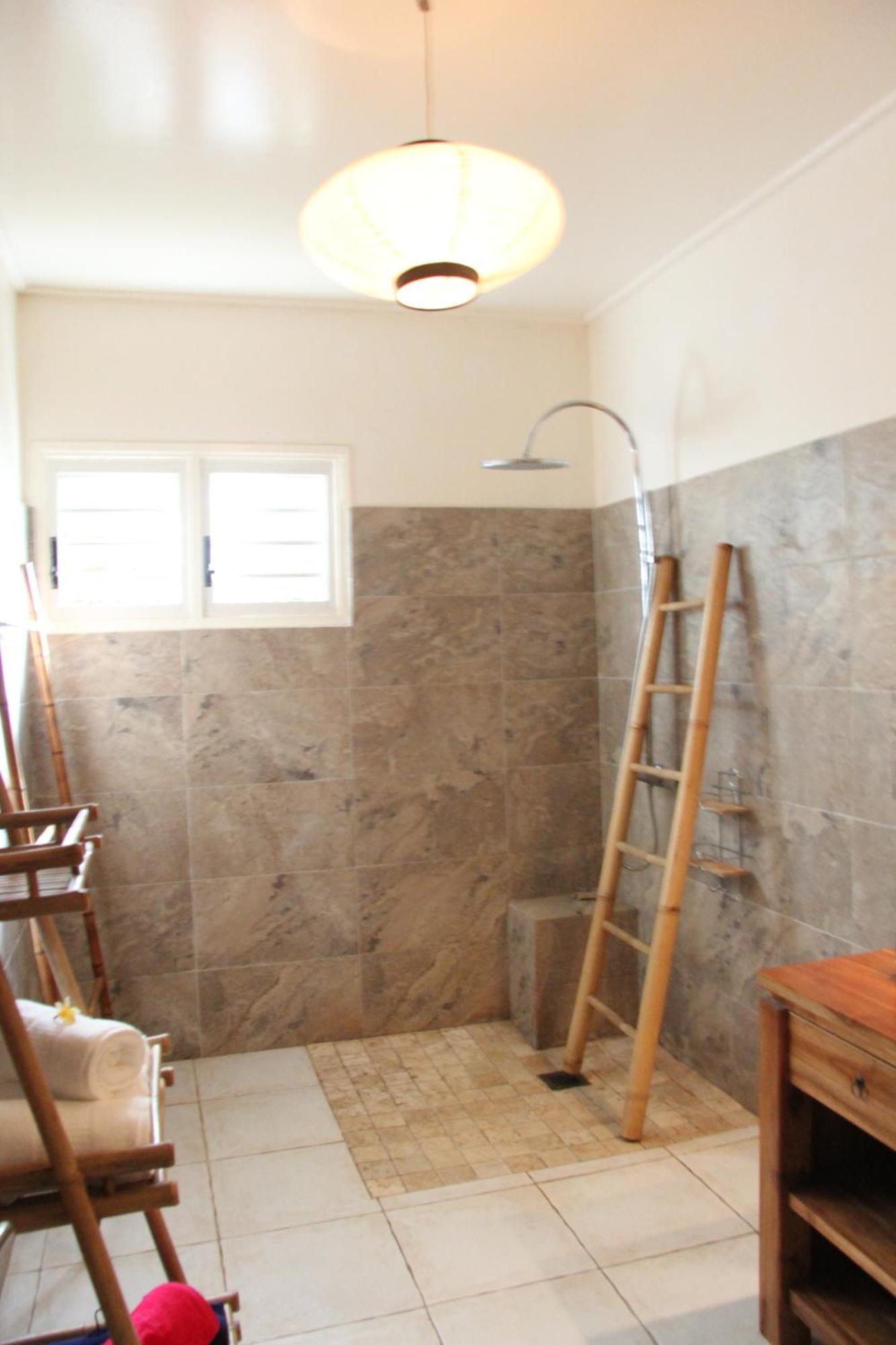 לה סאלין לה ביינס Maison Meublee Avec Piscine Pres Du Lagon מראה חיצוני תמונה