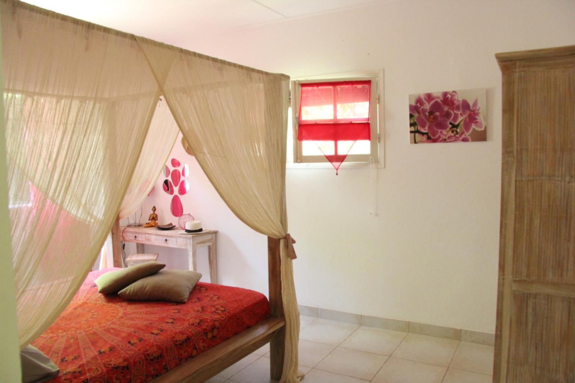 לה סאלין לה ביינס Maison Meublee Avec Piscine Pres Du Lagon מראה חיצוני תמונה