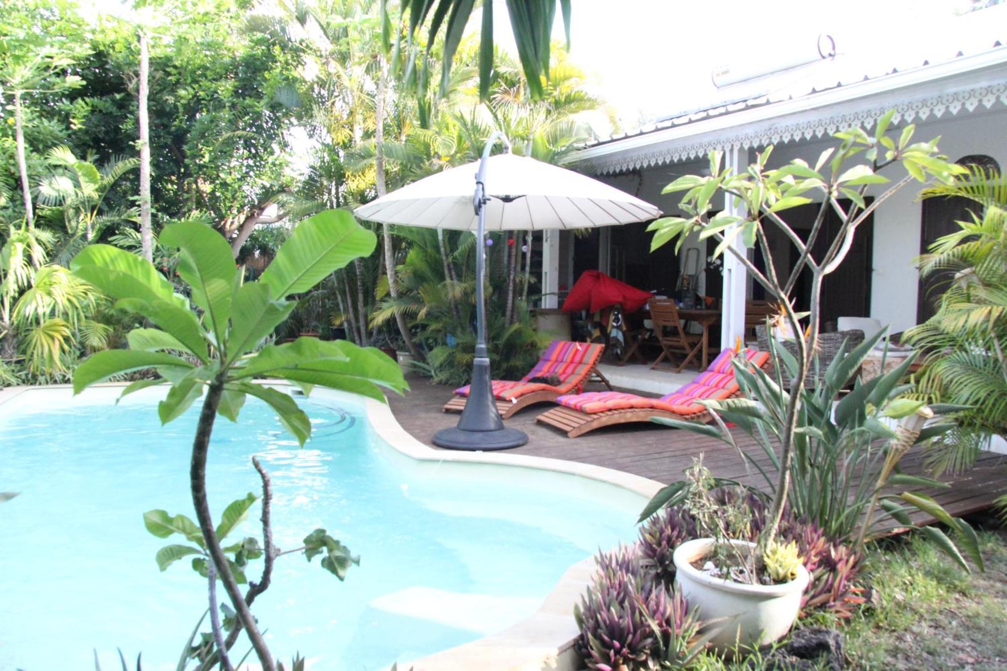לה סאלין לה ביינס Maison Meublee Avec Piscine Pres Du Lagon מראה חיצוני תמונה