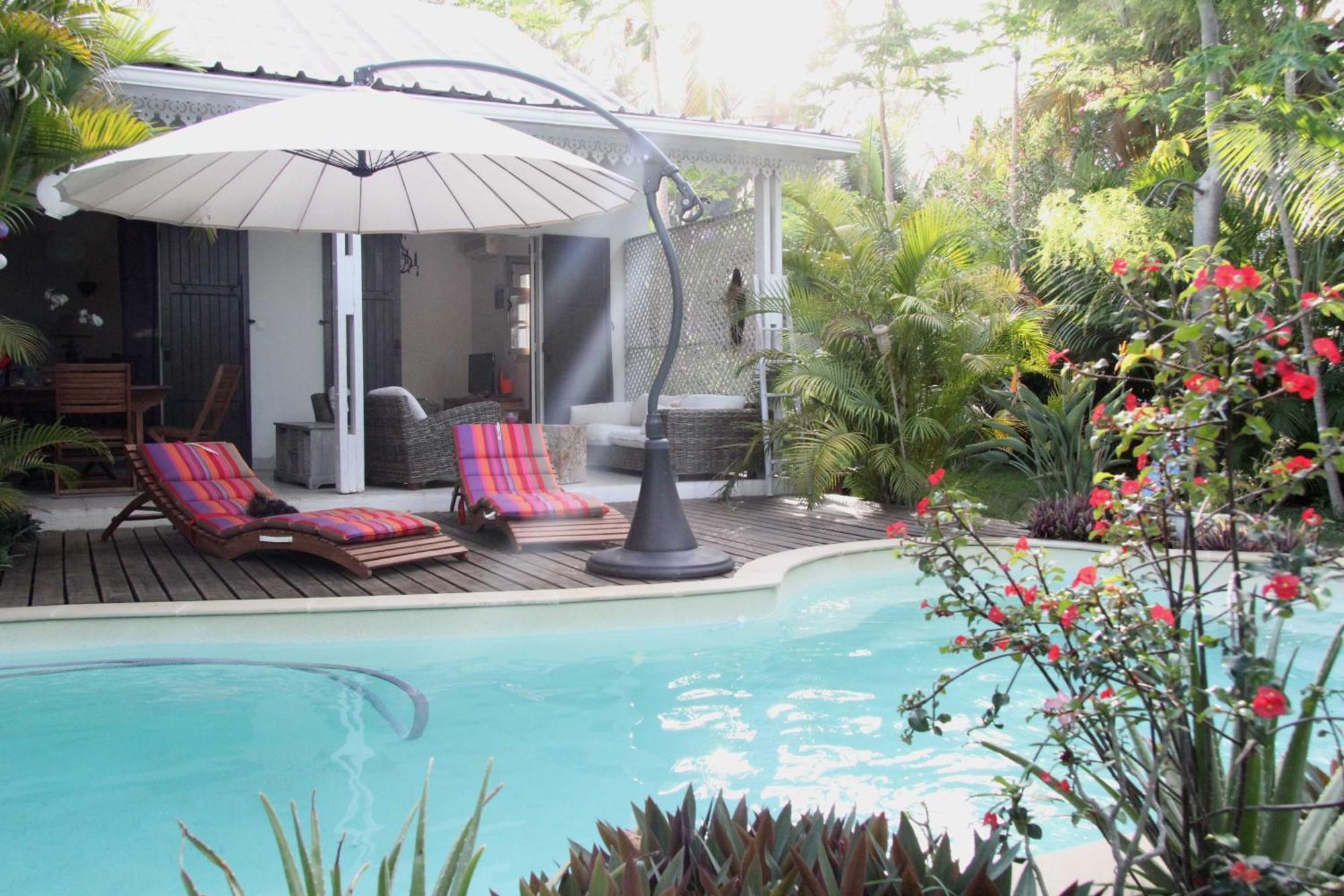 לה סאלין לה ביינס Maison Meublee Avec Piscine Pres Du Lagon מראה חיצוני תמונה